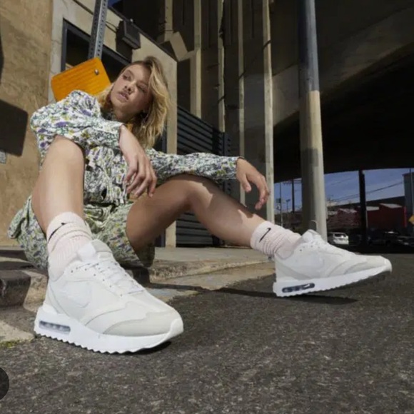 Nike Air Max Dawn, W 8 - Picture 2 of 8